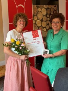 Hermann Brill Preis für Karin Müller überreicht von Diana Lehmann